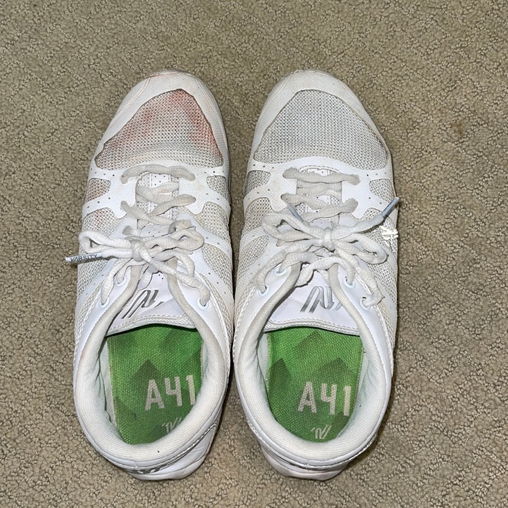 Cheerleading shoes